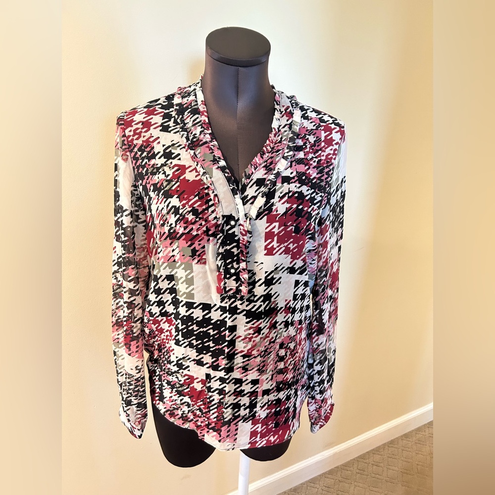 Karl Lagerfeld Pink, Black & White Houndstooth V-Neck ruffle Blouse size XS